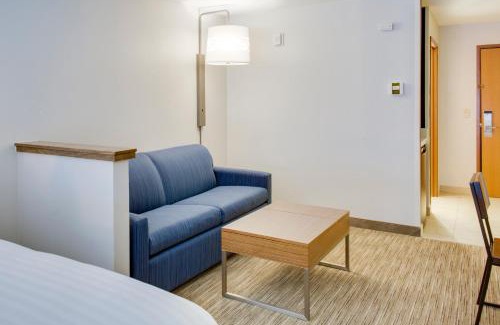 Chickasha Hotel | Holiday Inn Express Hotel & Suites Chickasha by IHG