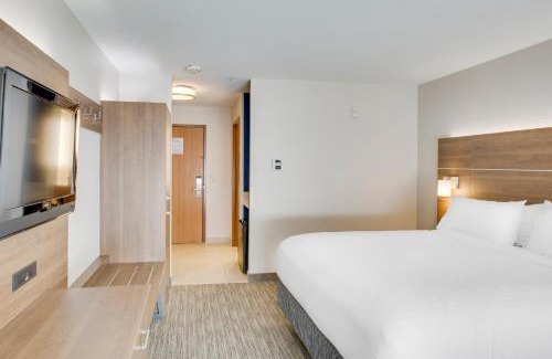 Chickasha Hotel | Holiday Inn Express Hotel & Suites Chickasha by IHG