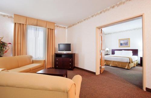 Hiawassee Hotel | Holiday Inn Express Hotel & Suites Hiawassee by IHG