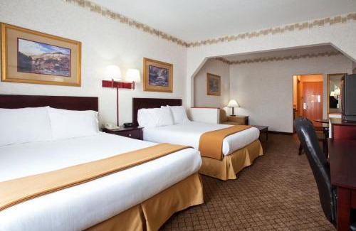 Hiawassee Hotel | Holiday Inn Express Hotel & Suites Hiawassee by IHG