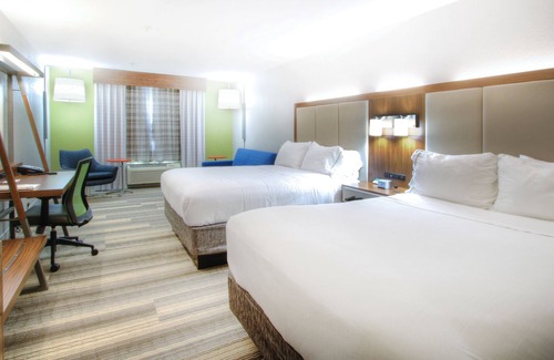 Magnolia Hotel | Holiday Inn Express Hotel & Suites Magnolia-Lake Columbia by IHG