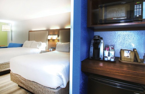 Magnolia Hotel | Holiday Inn Express Hotel & Suites Magnolia-Lake Columbia by IHG