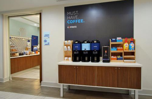 McDonough Hotel | Holiday Inn Express Hotel & Suites McDonough by IHG