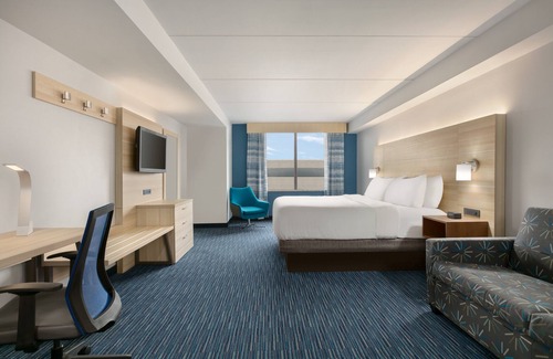 Norfolk - Virginia Beach Hotel | Holiday Inn Express Hotel & Suites Norfolk Airport by IHG