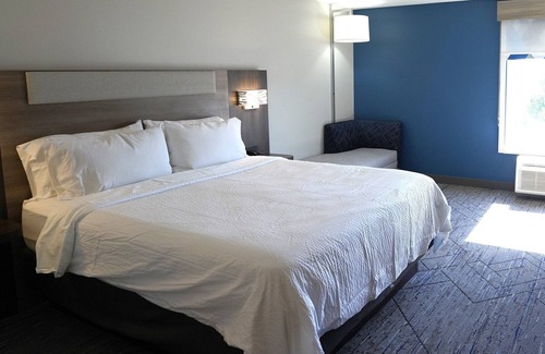 La Junta Hotel | Holiday Inn Express La Junta by IHG