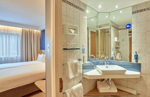 Stratford and New Town Hotel | Holiday Inn Express London - Stratford by IHG