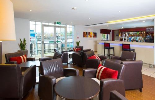 Salford Hotel | Holiday Inn Express Manchester - Salford Quays by IHG