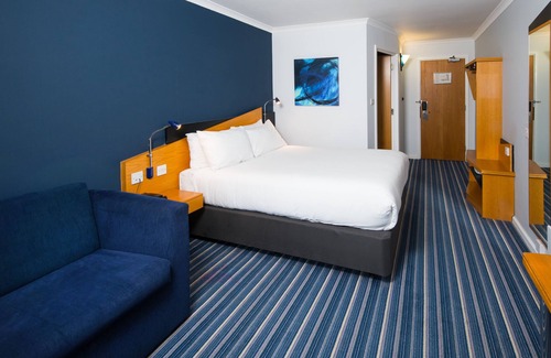 Belle Vue Hotel | Holiday Inn Express Manchester East by IHG