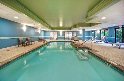 Middletown Hotel | Holiday Inn Express Newport North - Middletown by IHG