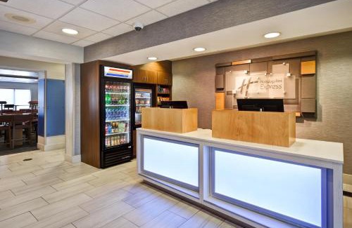 Middletown Hotel | Holiday Inn Express Newport North - Middletown by IHG