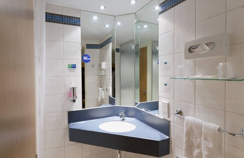 Portsmouth Hotel | Holiday Inn Express Portsmouth - Gunwharf Quays by IHG