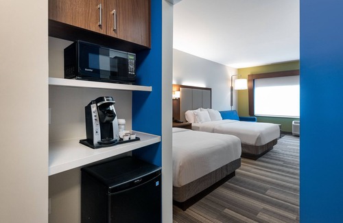 West Glens Falls Hotel | Holiday Inn Express Queensbury - Lake George Area by IHG