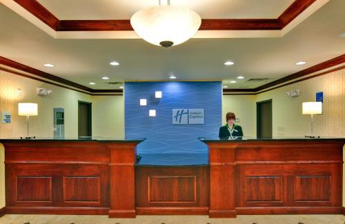 East Syracuse Hotel | Holiday Inn Express & Suites Dewitt - Syracuse by IHG