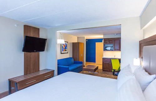 Saint John Hotel | Holiday Inn Express Saint John Harbour Side by IHG