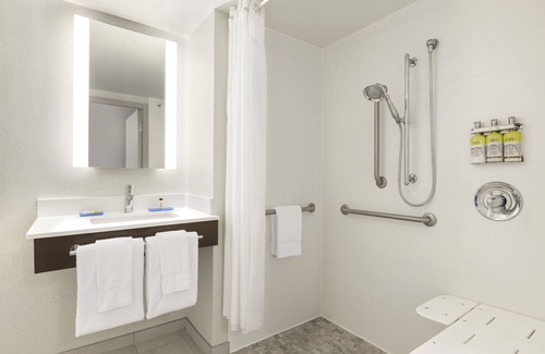Sarasota Hotel | Holiday Inn Express Sarasota East - I-75 by IHG