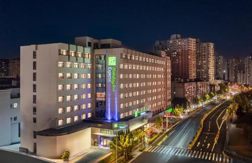 Yangpu Hotel | Holiday Inn Express Shanghai Changyang Road by IHG