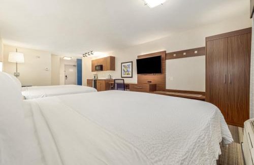 Medicine Hat Hotel | Holiday Inn Express & Suites Medicine Hat by IHG