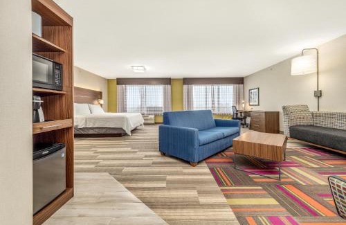 Medicine Hat Hotel | Holiday Inn Express & Suites Medicine Hat by IHG