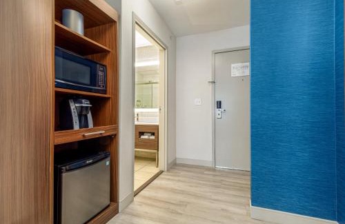 Medicine Hat Hotel | Holiday Inn Express & Suites Medicine Hat by IHG