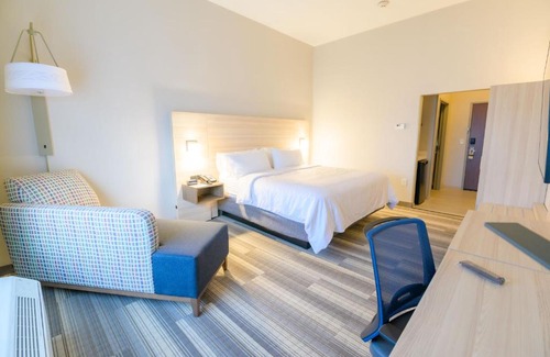 Beavercreek Hotel | Holiday Inn Express & Suites Dayton East - Beavercreek by IHG