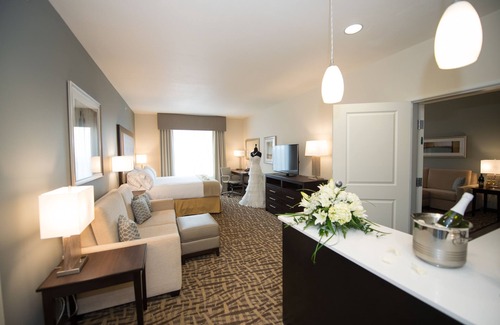 Castle Rock Hotel | Holiday Inn Express & Suites Denver South - Castle Rock by IHG