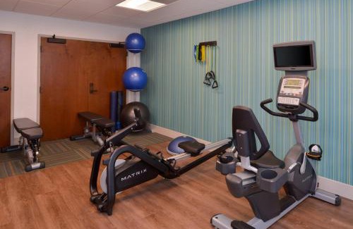 Downtown Indianapolis Hotel | Holiday Inn Express & Suites Indianapolis Dtn-Conv Ctr Area by IHG