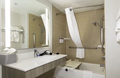 Northside Hotel | Holiday Inn Express & Suites Jacksonville Airport by IHG