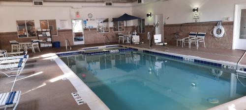 New Buffalo Hotel | Holiday Inn Express & Suites New Buffalo, MI by IHG