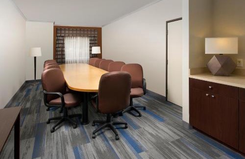 Ruckersville Hotel | Holiday Inn Express & Suites Charlottesville - Ruckersville by IHG