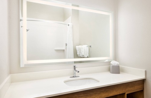 Triadelphia Hotel | Holiday Inn Express & Suites Wheeling by IHG