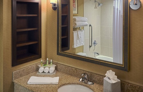 Huntsville Hotel | Holiday Inn Express & Suites Huntsville by IHG