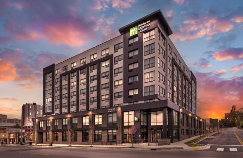 West End Hotel | Holiday Inn Express & Suites Nashville West End - Univ Area by IHG