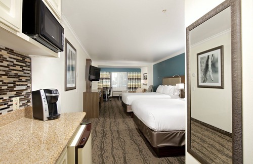 Paso Robles Hotel | Holiday Inn Express & Suites Paso Robles by IHG