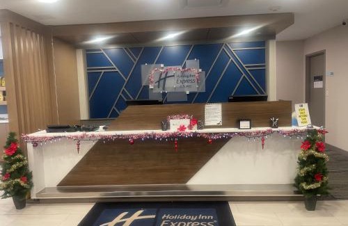 Huntsville Hotel | Holiday Inn Express & Suites Huntsville by IHG