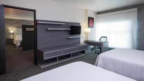 Downtown Queretaro Hotel | Holiday Inn Express & Suites Queretaro by IHG