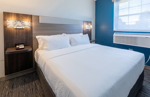 Meridian Hotel | Holiday Inn Express & Suites Englewood Denver South by IHG