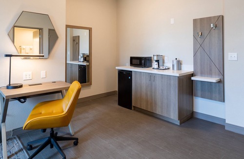 Meridian Hotel | Holiday Inn Express & Suites Englewood Denver South by IHG