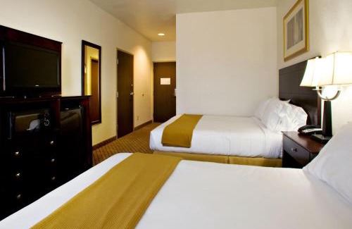 Childress Hotel | Holiday Inn Express & Suites Childress by IHG