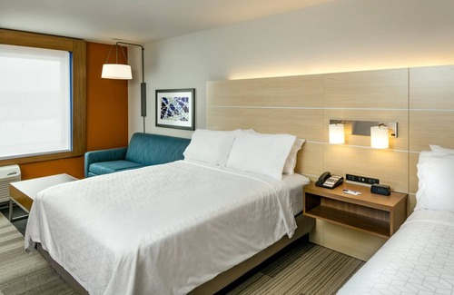 Medford Hotel | Holiday Inn Express & Suites Medford by IHG