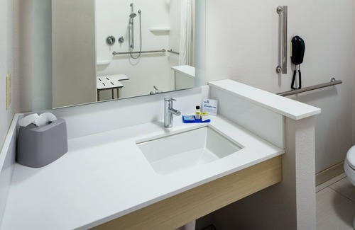 Medford Hotel | Holiday Inn Express & Suites Medford by IHG