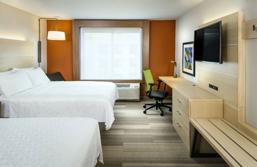 Medford Hotel | Holiday Inn Express & Suites Medford by IHG