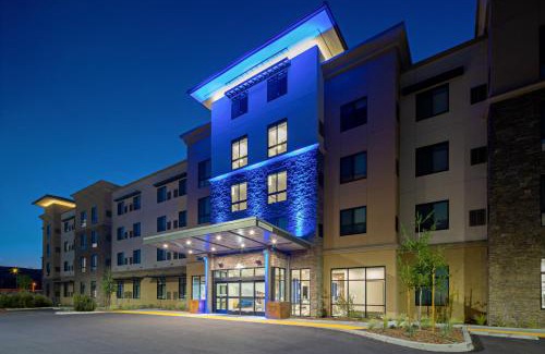 Valencia Hotel | Holiday Inn Express & Suites - Valencia - Santa Clarita by IHG