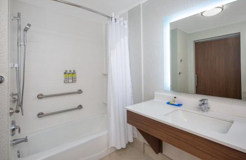 Chico Hotel | Holiday Inn Express & Suites Chico by IHG