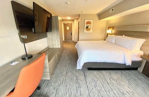Elyria Hotel | Holiday Inn Express & Suites Elyria by IHG
