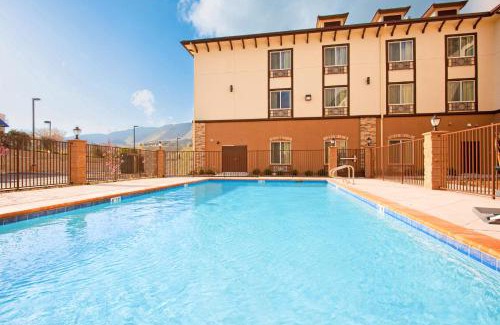 Lebec Hotel | Holiday Inn Express & Suites Frazier Park by IHG