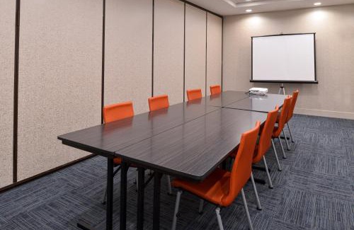 Pueblo Hotel | Holiday Inn Express & Suites Pueblo by IHG