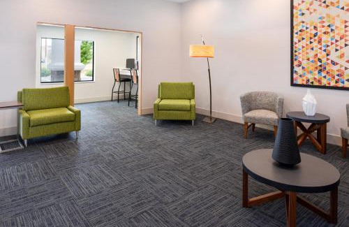 Pueblo Hotel | Holiday Inn Express & Suites Pueblo by IHG