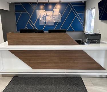 Mesa Hotel | Holiday Inn Express & Suites Phoenix - Mesa West by IHG