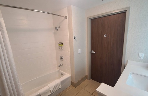 Chico Hotel | Holiday Inn Express & Suites Chico by IHG