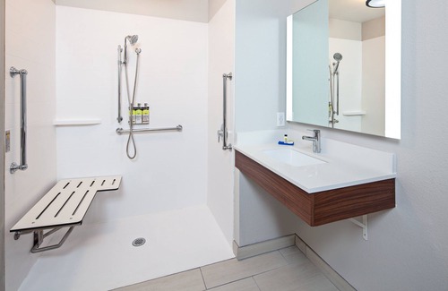 Clovis Hotel | Holiday Inn Express & Suites Clovis-Fresno Area by IHG